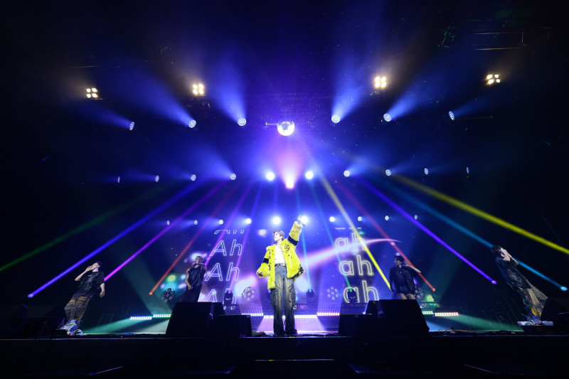 岩田剛典在舞台上唱跳，嗨翻全場。（LDH愛夢悅提供）