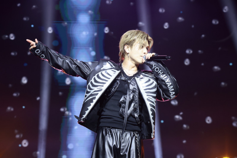 岩田剛典身穿骷顱裝登場，帥氣十足。（LDH愛夢悅提供）