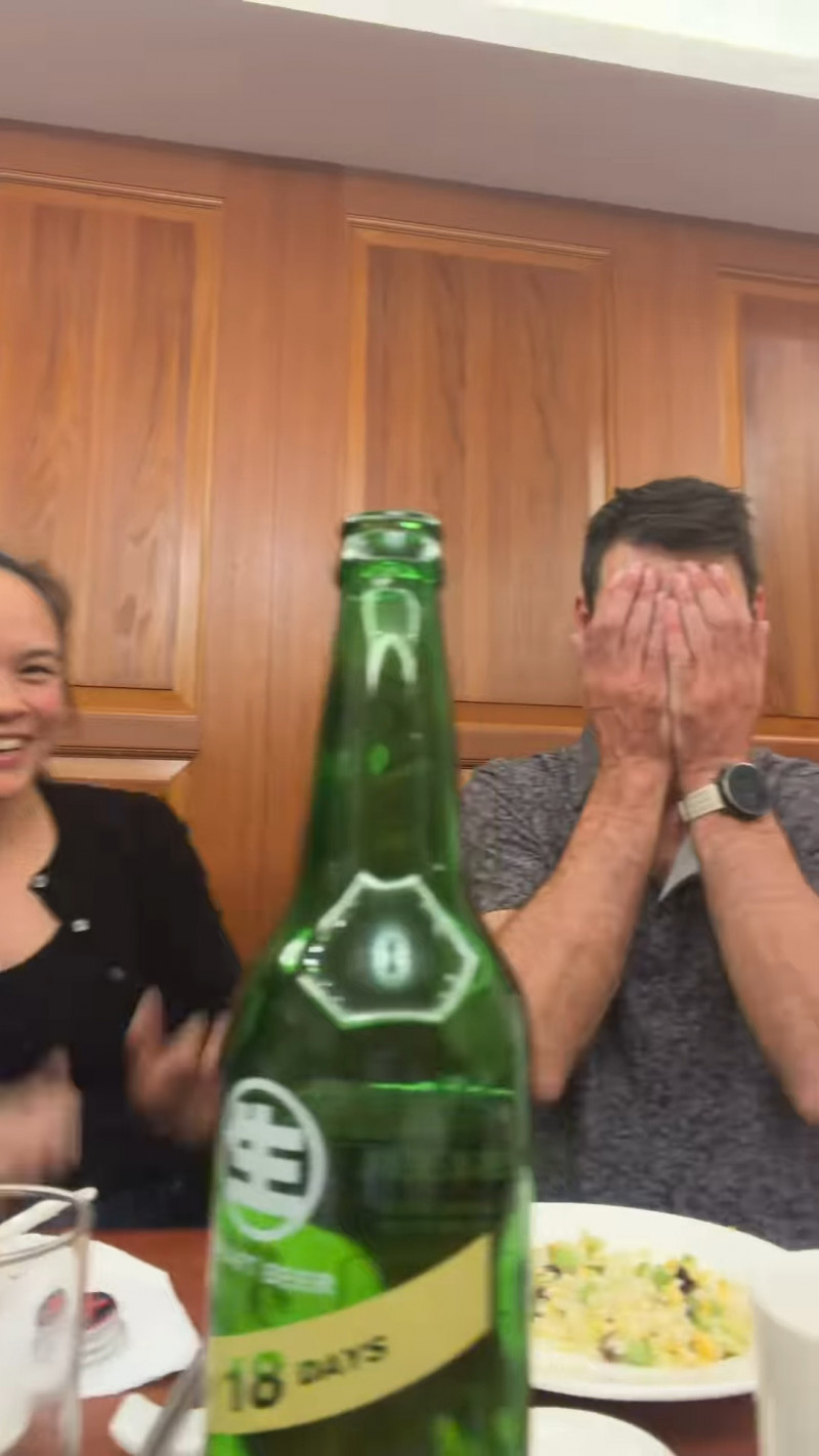 霍諾德爬完台北101！鼎泰豐剛好可以入場了 喝台啤食物全掃光