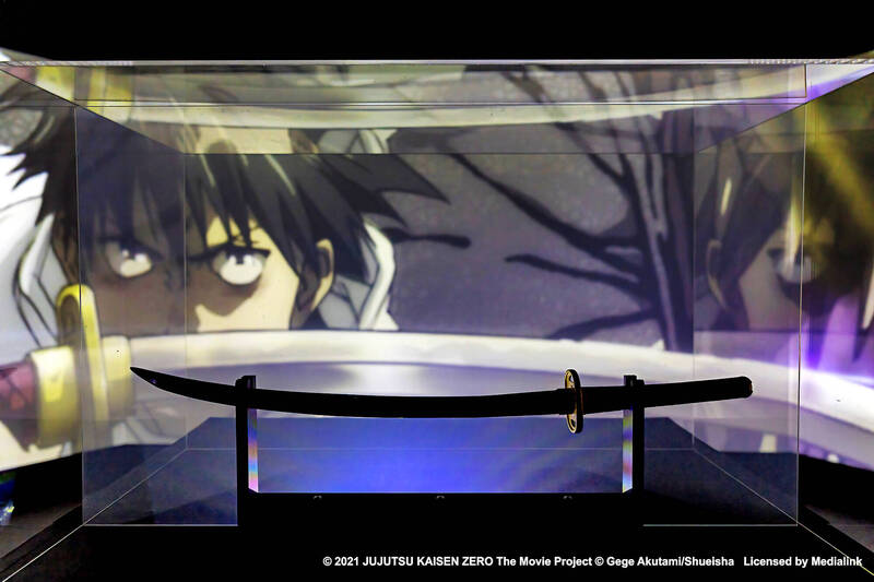 乙骨憂太對決夏油傑的名場面，以巨型投影打造沉浸式體驗。（聯合數位文創提供）