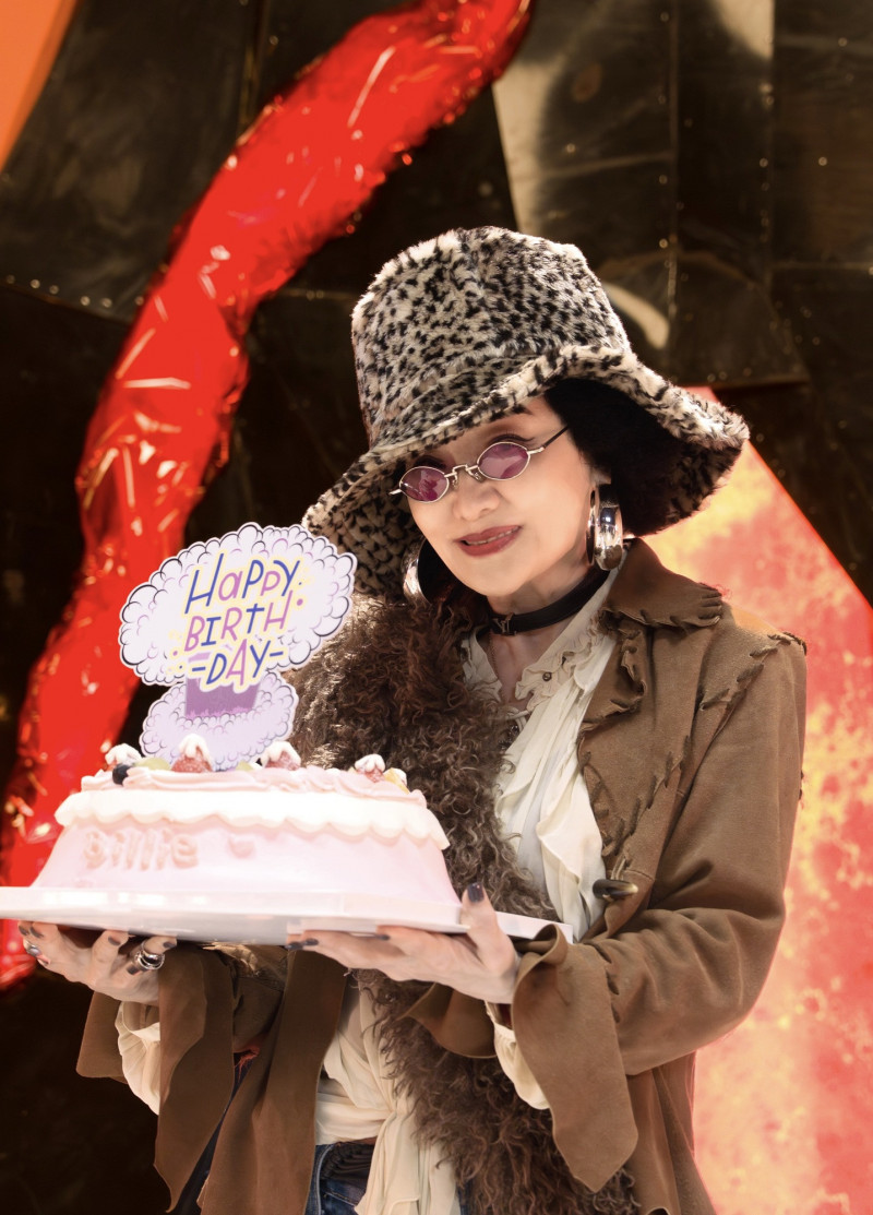 74歲大咖女星有喜了！回歸樂壇超狂真面目曝光