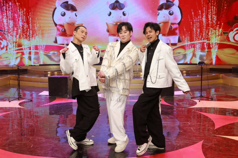 浩子（左起）、陽帆、阿翔帶來唱跳表演。（民視提供）