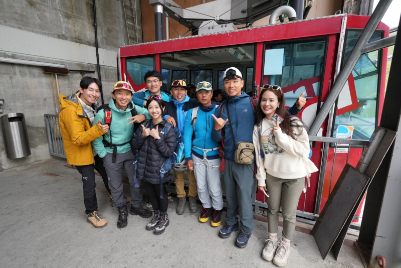 節目《上山吧！台灣隊》成員們挑戰登歐洲名峰馬特洪峰。（三立提供）