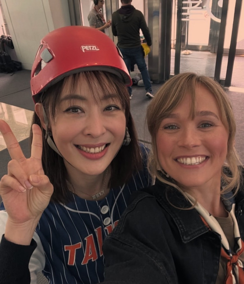 桑妮曬出與賈永婕的合照。（翻攝IG）