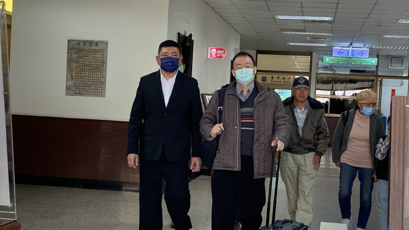 NONO開完庭步出高院，面對媒體提問不發一語。（記者楊心慧攝）