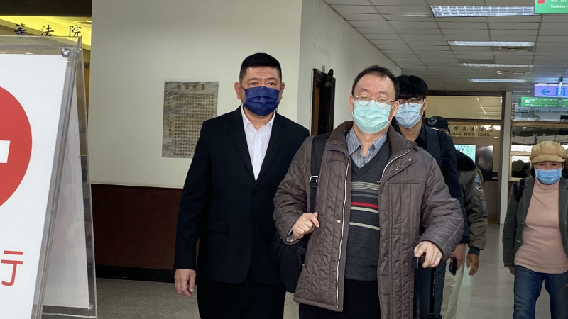 NONO開完庭步出高院，面對媒體提問不發一語。（記者楊心慧攝）