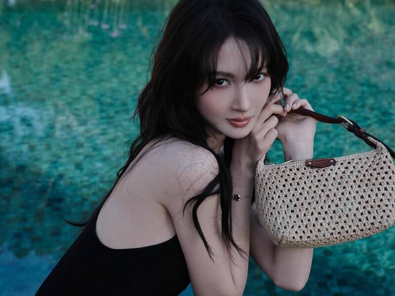 中國女星金晨遭指疑似涉及車禍後肇事逃逸，並找助理頂罪。（翻攝自IG）