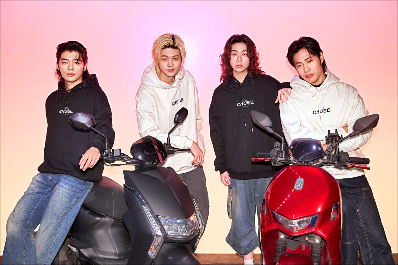 怪物新團「帕拉斯」寵粉！ 化身快遞親送專輯