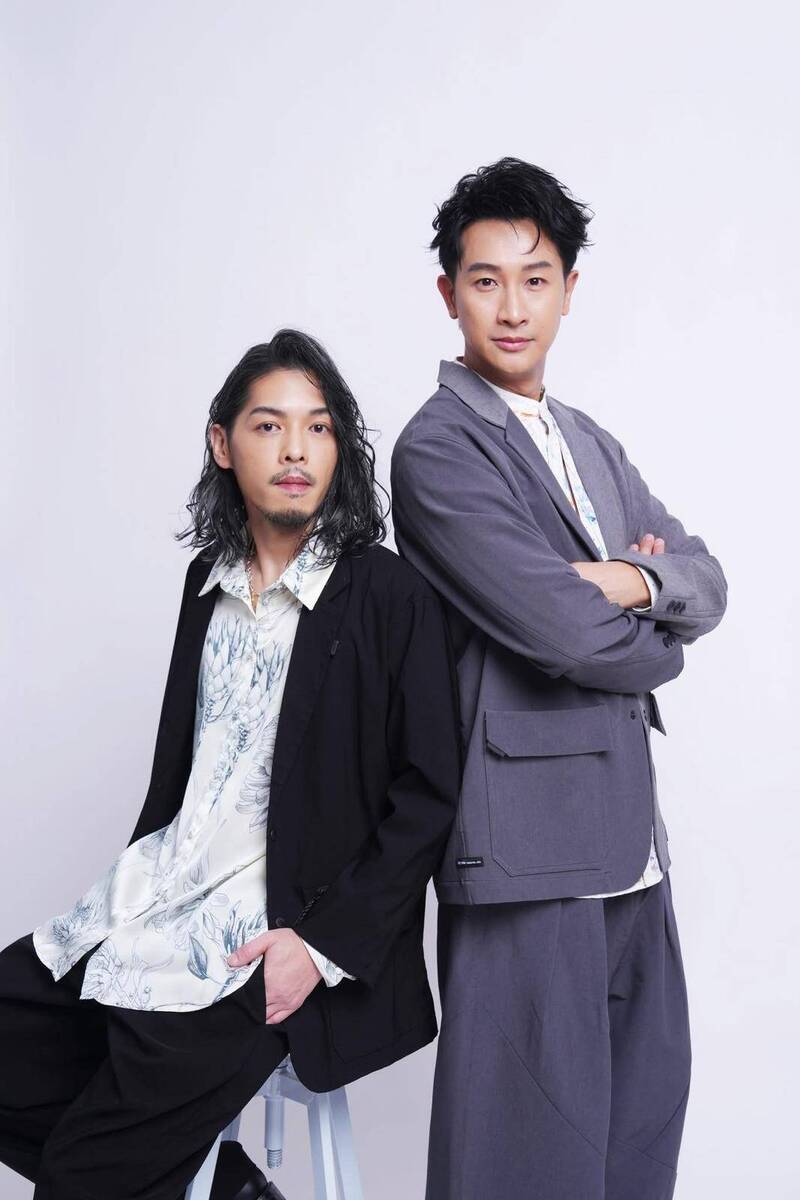 Darren（右）和常青合組的浪花兄弟最近合體復出。（杰威爾提供）