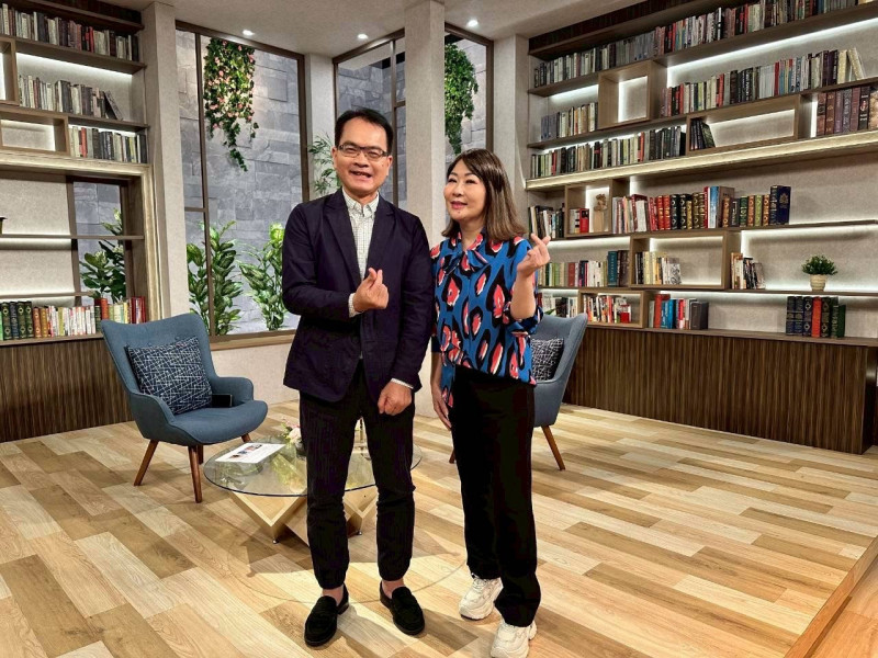 張秀卿登上《話時代人物》，接受鄭弘儀專訪。（三立提供）