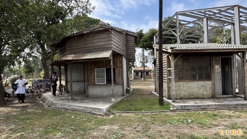 《大濛》搭建的街屋。（記者楊金城攝）