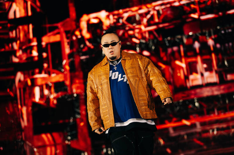 頑童唱進台中洲際棒球場。（本色音樂提供）