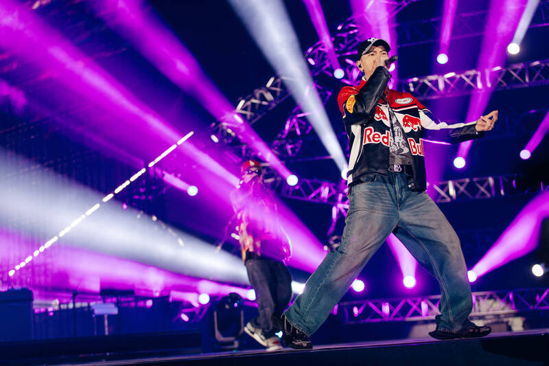 頑童唱進台中洲際棒球場。（本色音樂提供）