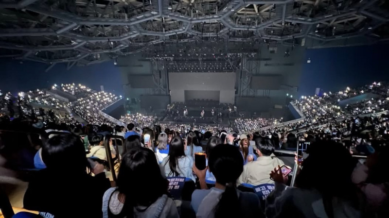 TWS唱一半驚傳場館全黑！台粉「手機燈海」照亮高流：以為是彩蛋