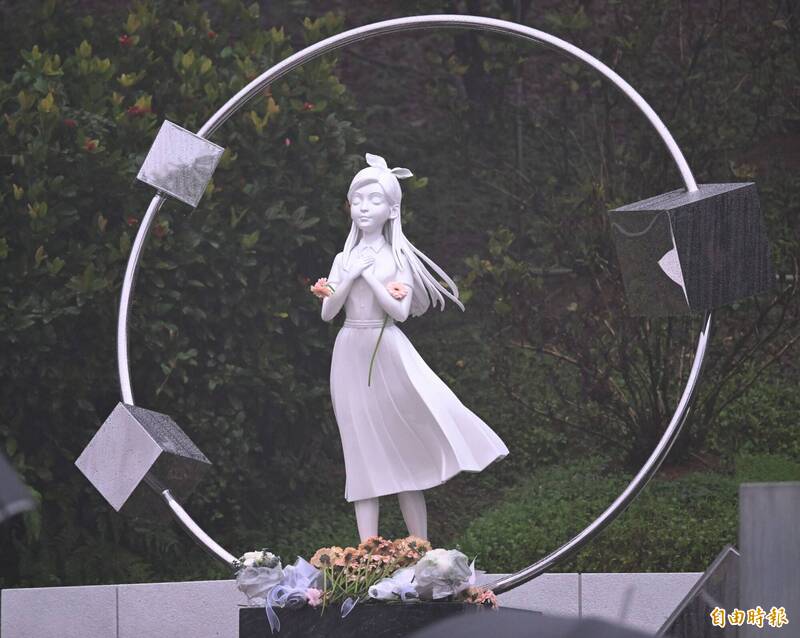 紀念碑名為「熙媛的永恆軌道」。（記者潘少棠攝）