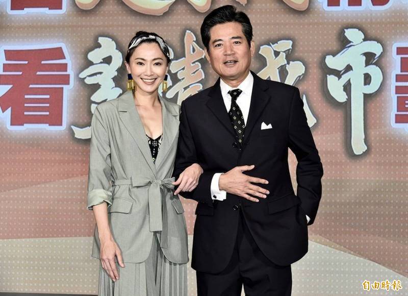 蕭大陸（右）表示，與侯怡君拍攝戲劇《九龍傳說》尾聲後才正式交往（資料照，記者陳奕全攝）