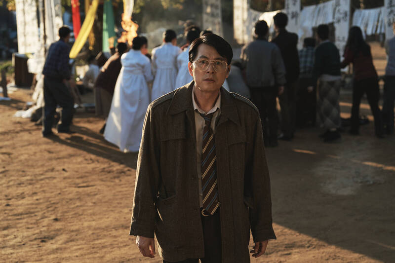鄭雨盛在《韓國製造》飾演剛正不阿的檢察官。（Disney+提供）