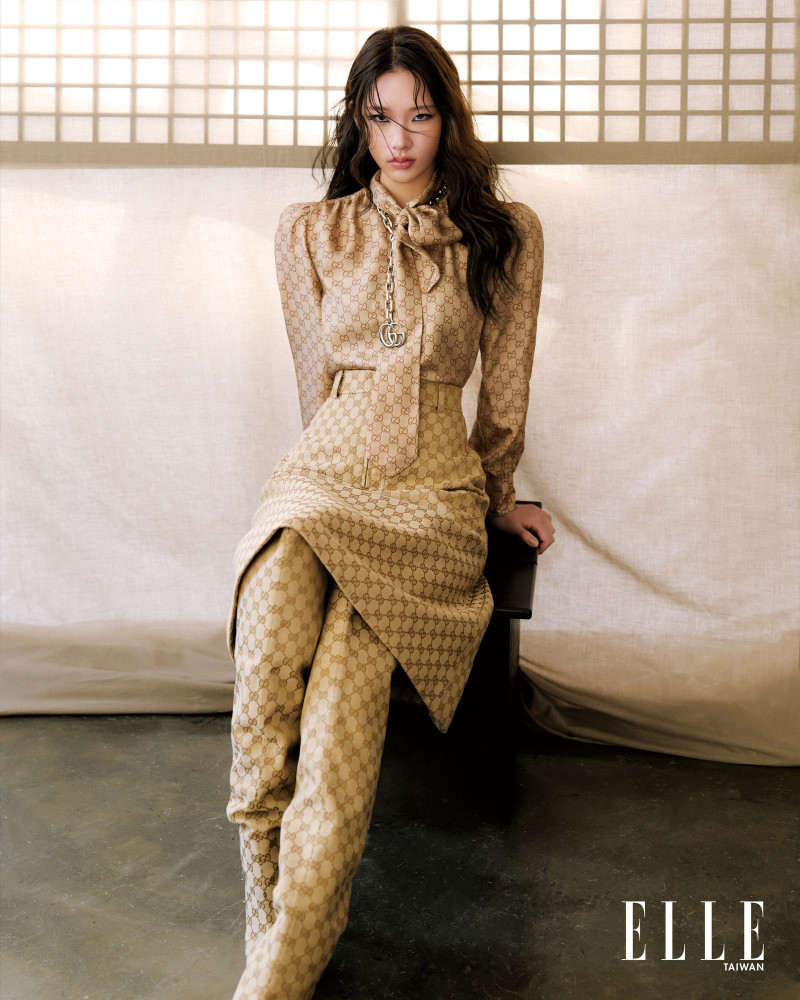 Elly拍攝雜誌封面。（《ELLE》國際中文版雜誌提供）