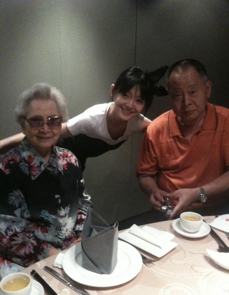 隨著大S舊時年輕照曝光，紀念雕像引來的部分質疑聲浪也隨之灰飛煙滅。（翻攝自臉書）