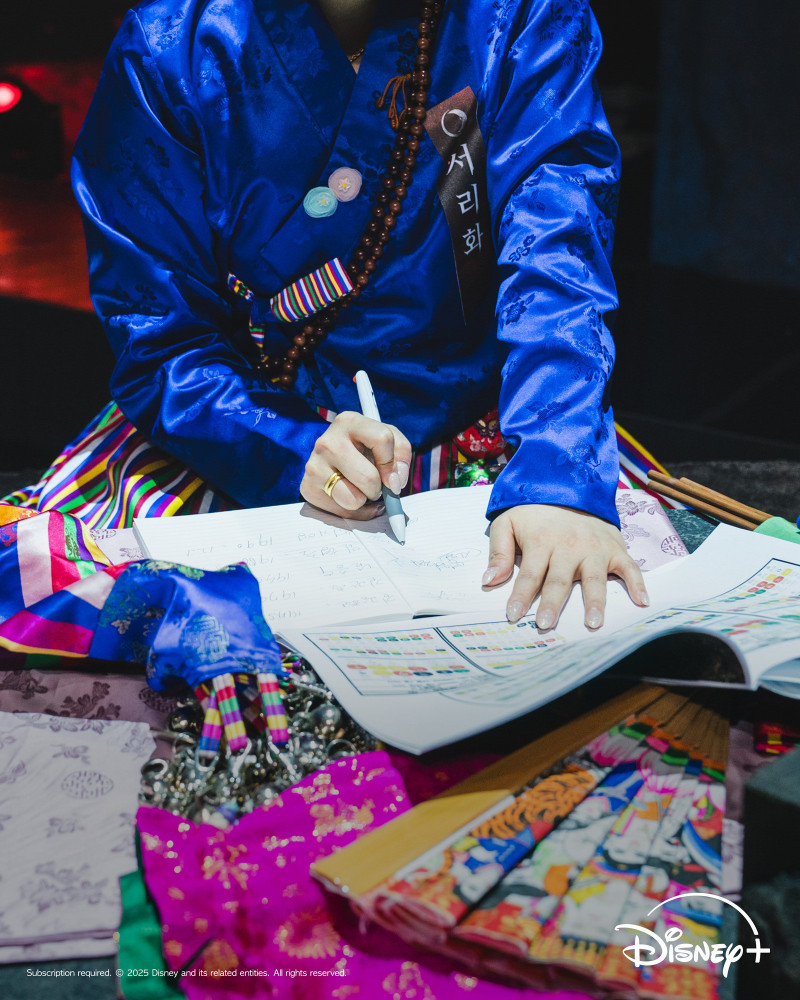 命理師在《天機試煉場》大顯神通。（Disney+提供）