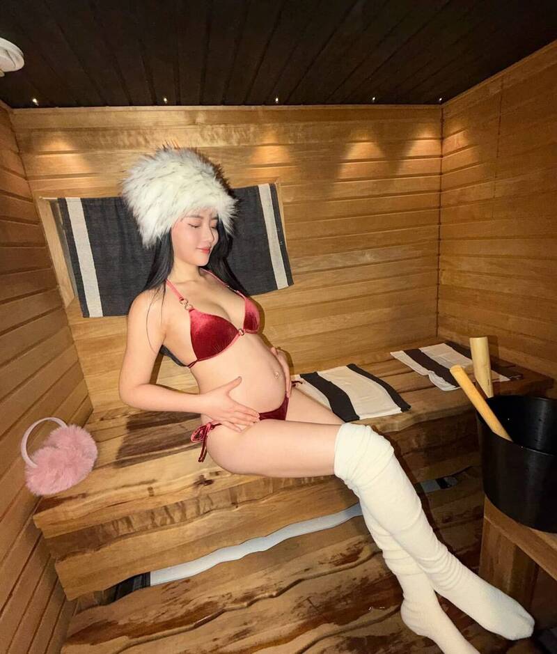 高敏敏大方曬出4月孕肚。（高敏敏提供）