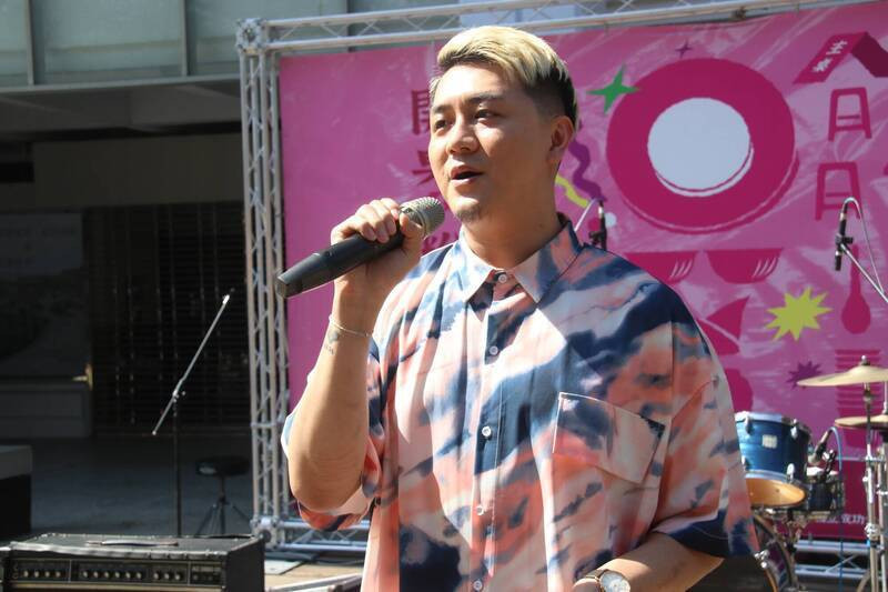 高鐵桌板該誰收？網紅泰辣怒嗆乘客「沒手沒眼睛」遭炎上道歉了