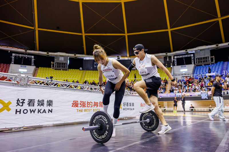 韓國的「山豬公主」JJUBI（左），誓言要在台灣挑戰最後一次應援機會，與團長Gary展現絕佳的跨國默契 。（好看娛樂提供）