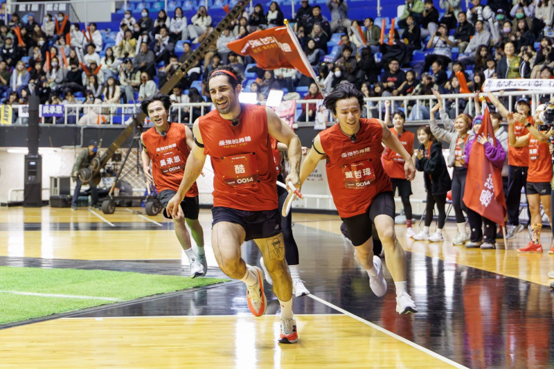 酷的夢（左）參戰最強的身體。（好看娛樂提供）