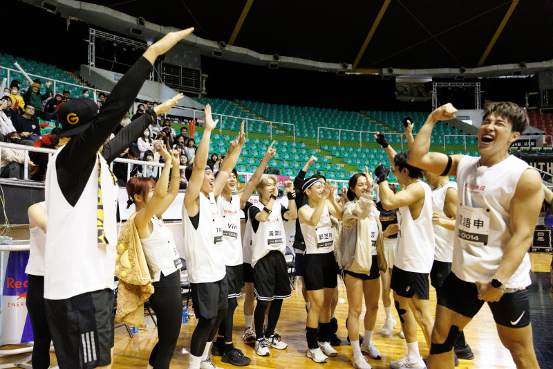 《全明星運動會》第一季紅隊成員芳芸、郭芝吟（吱吱）與阿樂的驚喜合體。（好看娛樂提供）