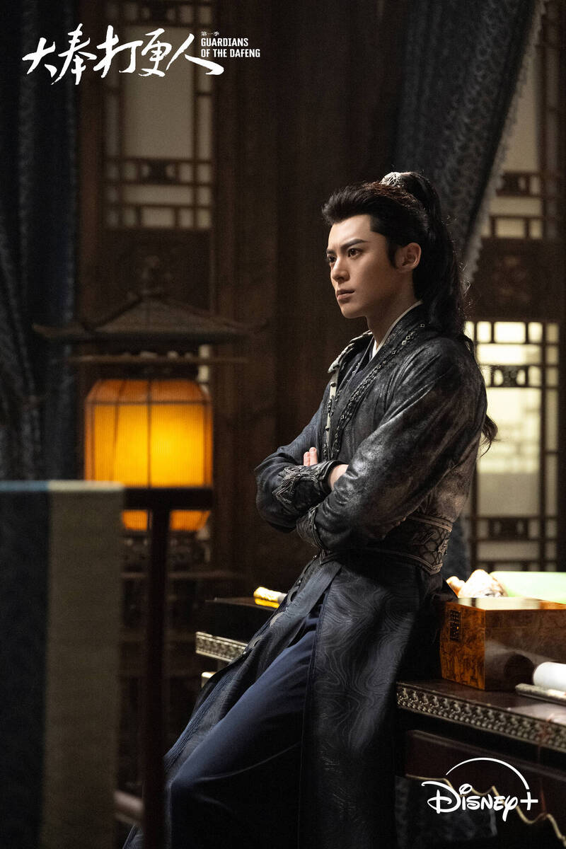 王鶴棣主演的古裝懸疑探案劇《大奉打更人》。（Disney+提供）