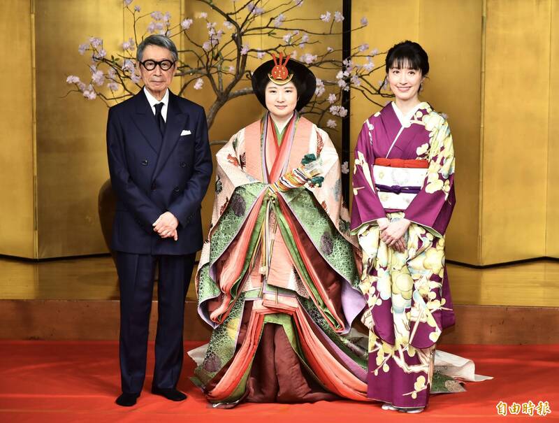 田中千繪今（7）日攜手父親、彩妝大師田中東尼，在台共同策辦名為「2026平安時代の十二單衣（衣紋道）」的一日限定展演。（記者陳奕全攝）