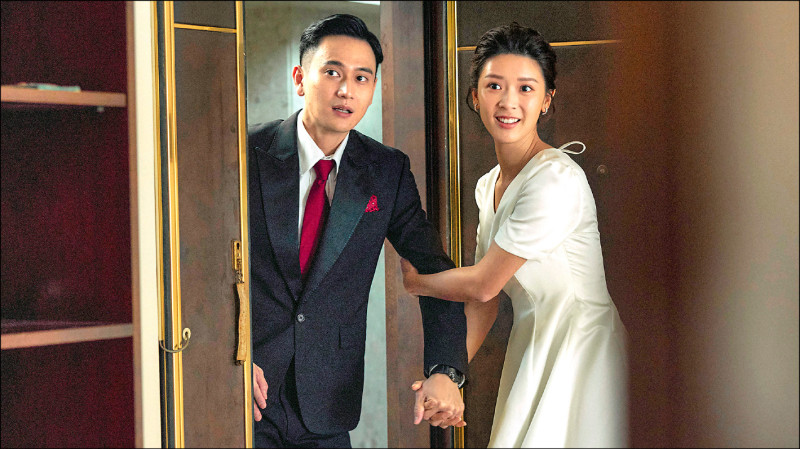 余香凝（右）和劉冠廷在《雙囍》中飾演一對籌辦婚禮的準新人。（水花電影提供）