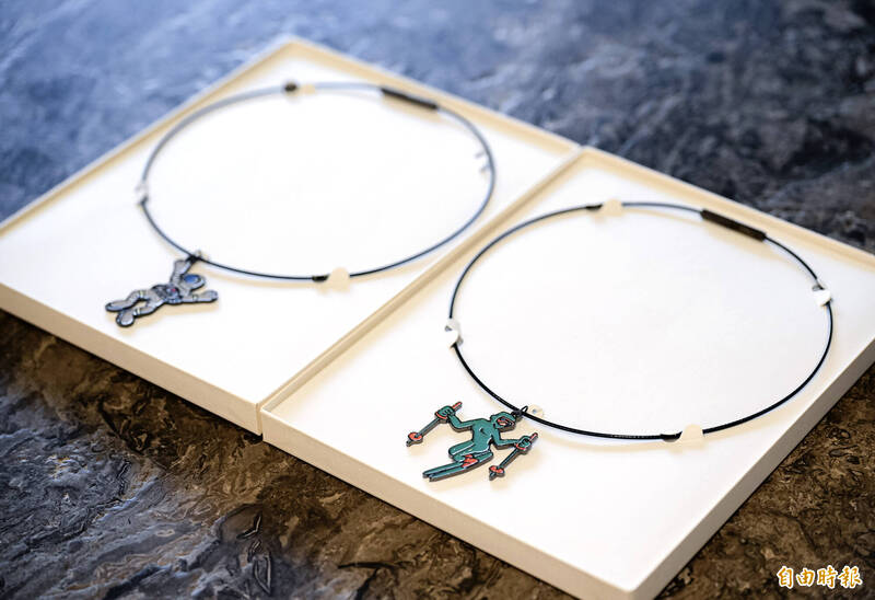 阿季連三宅一生繁星點點系列的太空人和滑雪項鏈都有入手。（記者王文麟攝）