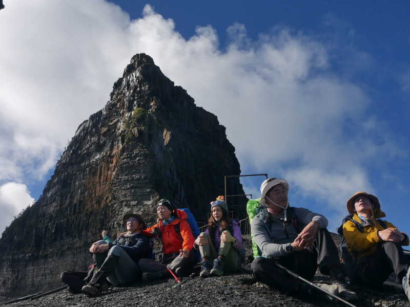 《上山吧！台灣隊》最終站回到台灣，挑戰傳奇聖稜線。（三立提供）