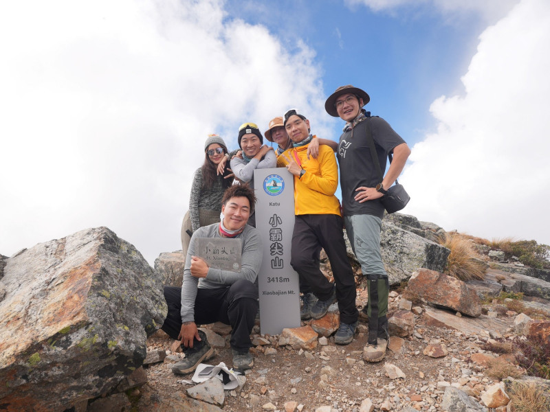 《上山吧！台灣隊》最終站回到台灣，挑戰傳奇聖稜線。（三立提供）