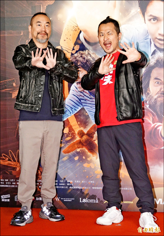 《功夫》出品人黃立成（左）和導演九把刀喊話《功夫》順利大賣。（記者潘少棠攝）