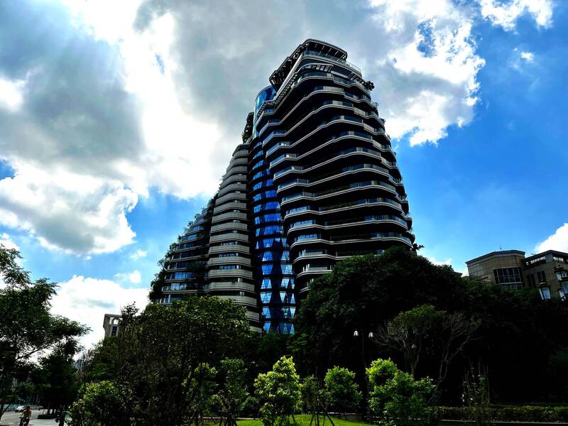 台北市旋轉豪宅「陶朱隱園」，因每坪單價創新高而再度躍上版面。（記者徐義平攝）