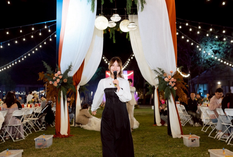 陳佩賢深情演唱感動全場。（福茂唱片提供）