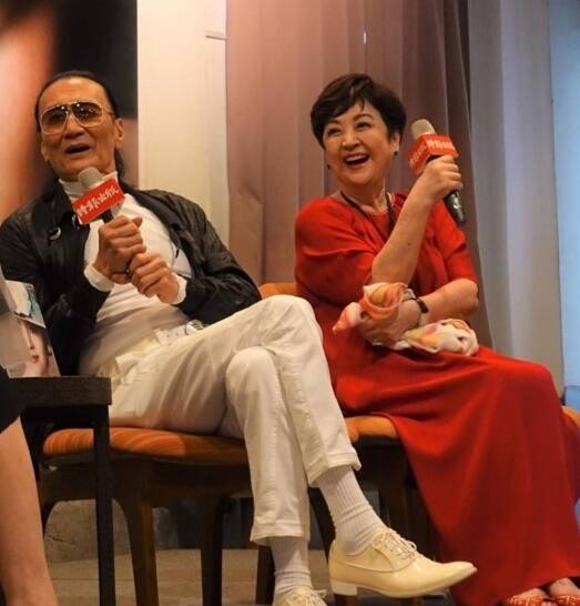 他與首任太太、亞太影后甄珍1974結婚，不過婚姻只維持2年。（香港星島日報）