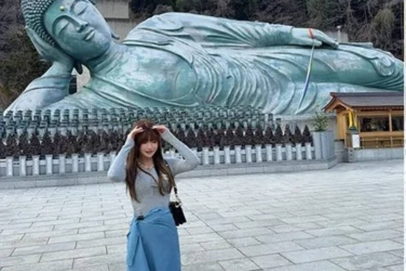 網美穿迷你裙闖全球最大臥佛寺遭攔 嗆：別再來福岡