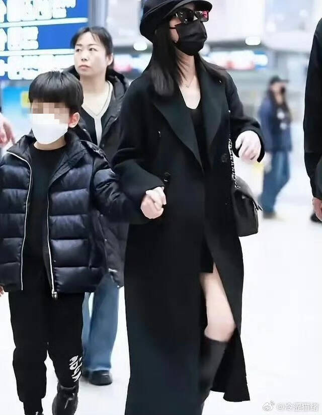 離婚後首個春節！陳妍希機場牽兒現身 安檢前分道揚鑣