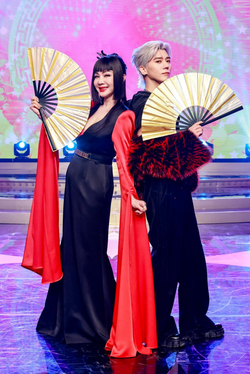 陳美鳳聯手畢書盡帶來組曲演出。（民視提供）