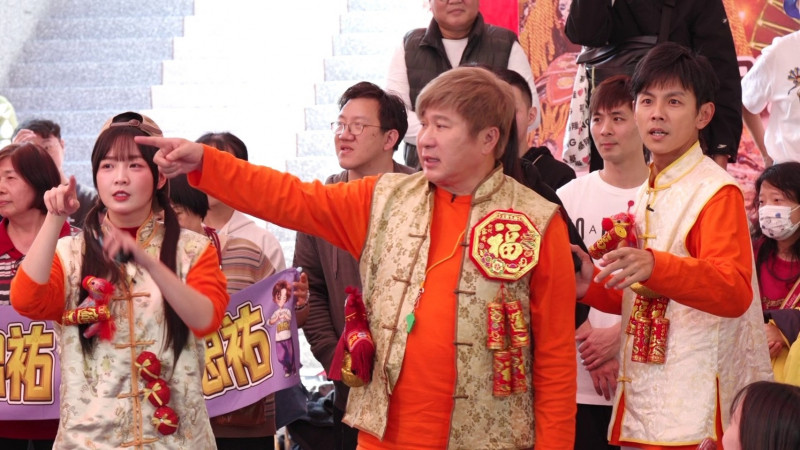 胡瓜回歸民視除夕主場。（民視提供）