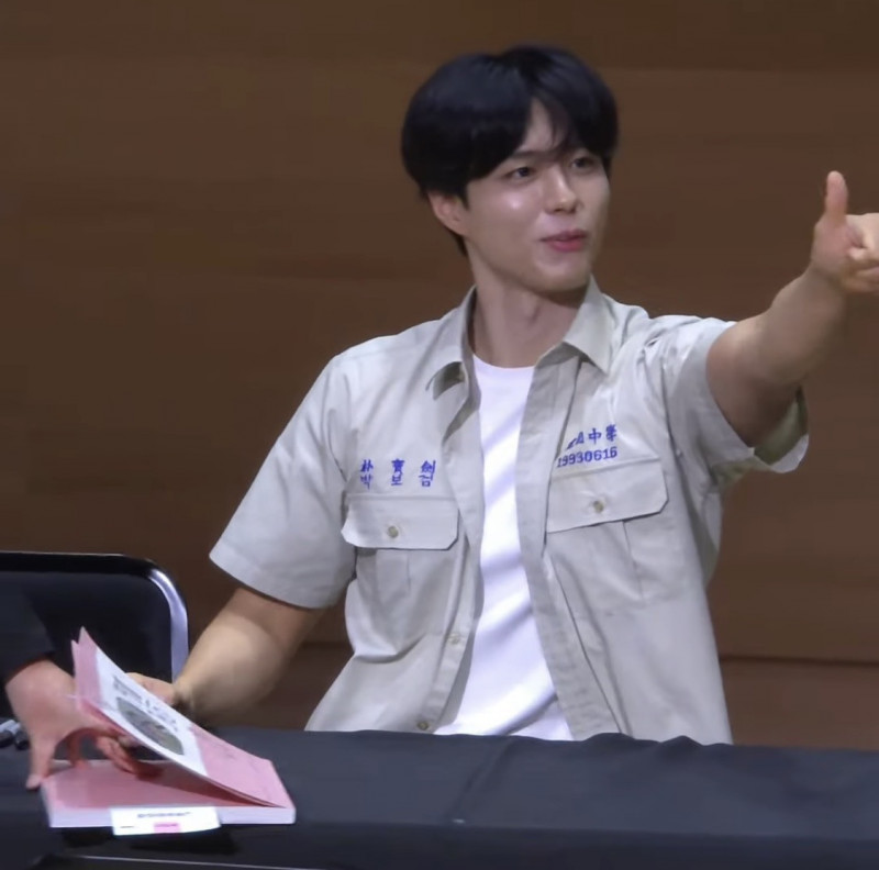 朴寶劍穿建中制服現身台北！200粉絲瞳孔放大：校草天花板被刷新