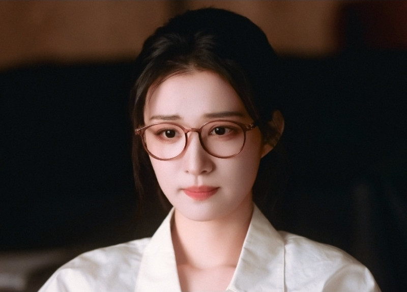 王楚然翻白眼背後有洋蔥？600度近視「抱錯男人」笑翻全網