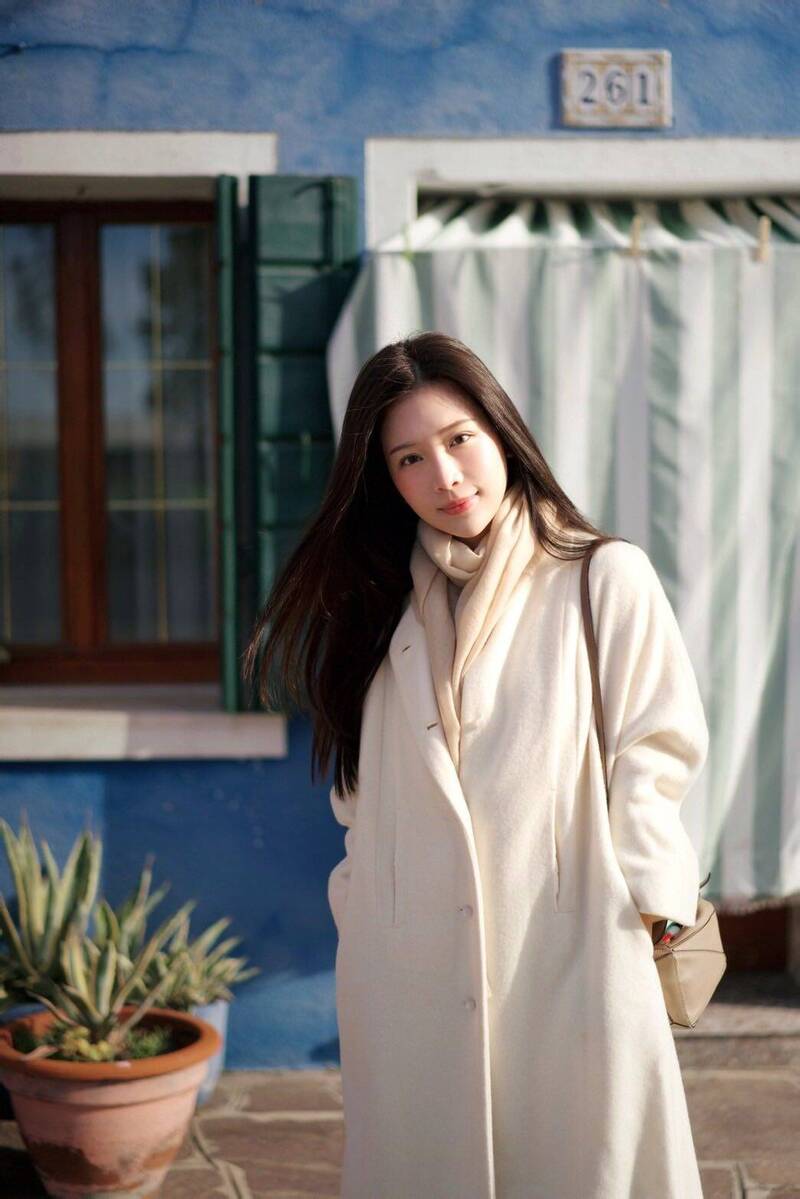 連續兩年情人節都被老公「放生」，鄭家純又好氣又好笑。（翻攝自臉書）