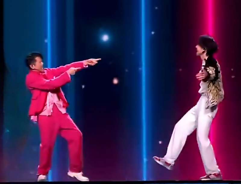 王一博、郭富城春晚世紀對飆 地板被他「一腳踩花」全網瘋傳