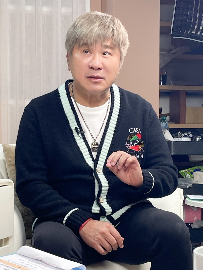 胡瓜在《鈔錢部署》分享自己的投資經歷。（華視提供）