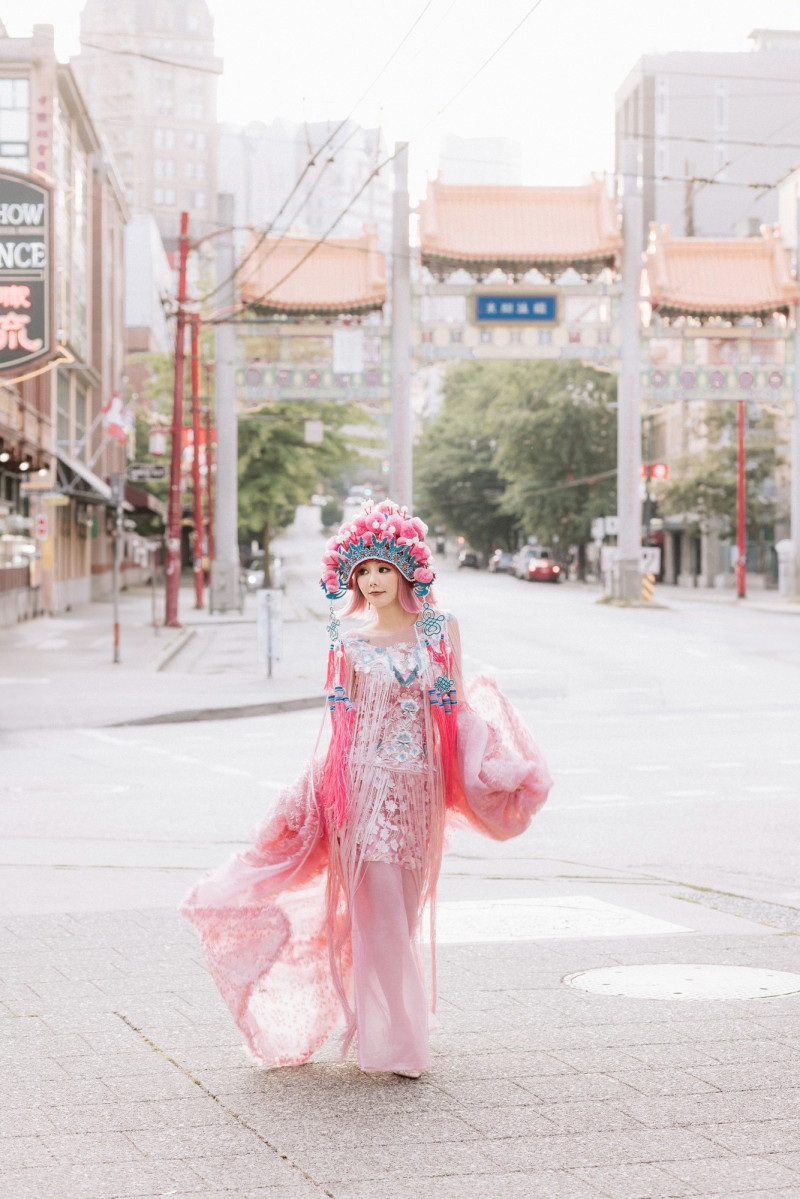 楊楊是鋼鐵千金，曾在加拿大當老師。（楊婷婭提供）