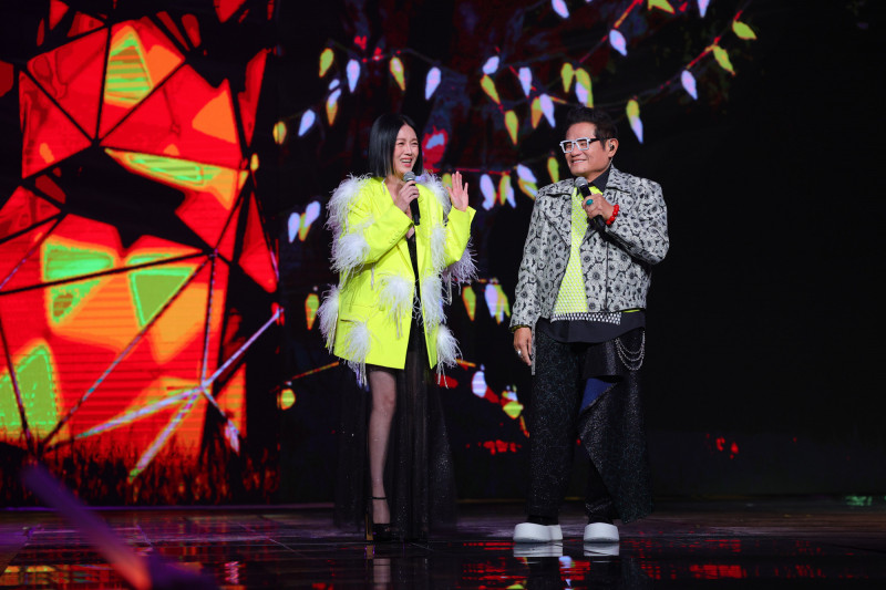 《WE ARE》夜總會單元由黃金搭檔許效舜、苗可麗強力坐鎮。（文總提供）